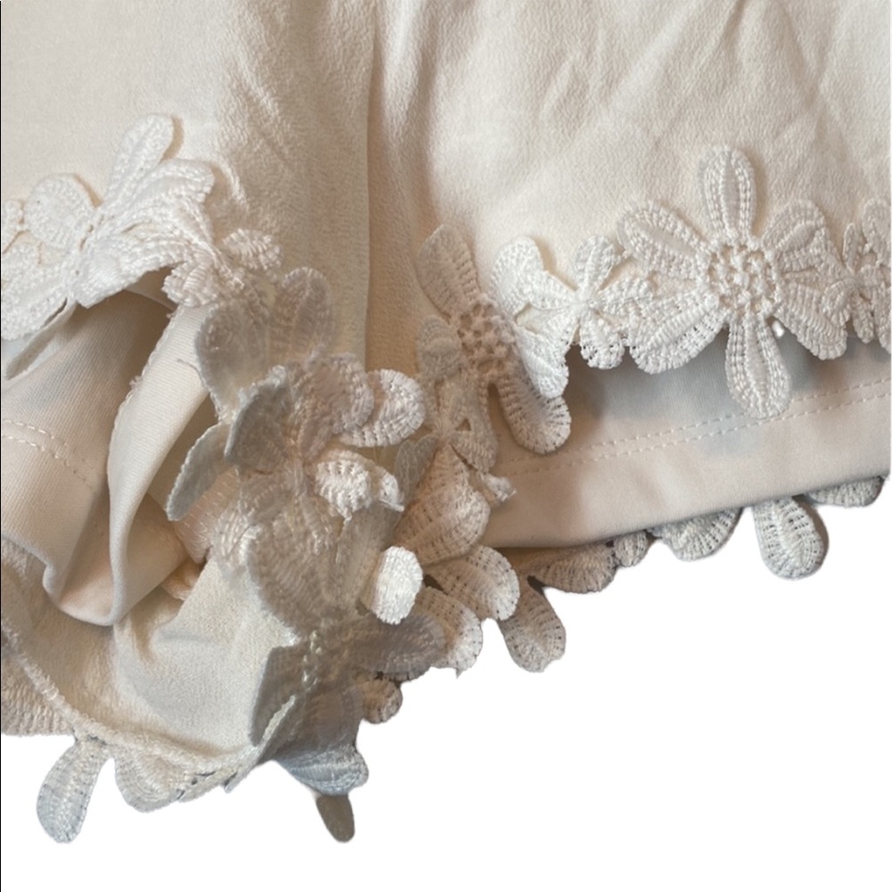 Riley & James Cream Lace Shorts - Picture 4 of 12
